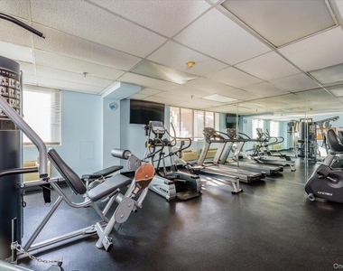 730 W Broadway - Photo Thumbnail 20
