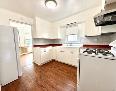 310 Palmer Avenue - Photo Thumbnail 6
