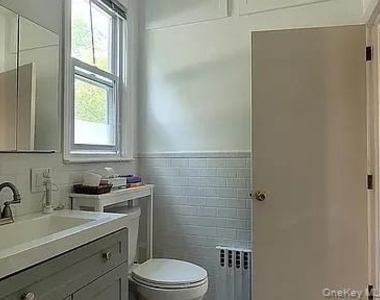 182 Lowell Avenue - Photo Thumbnail 10