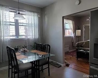 182 Lowell Avenue - Photo Thumbnail 6