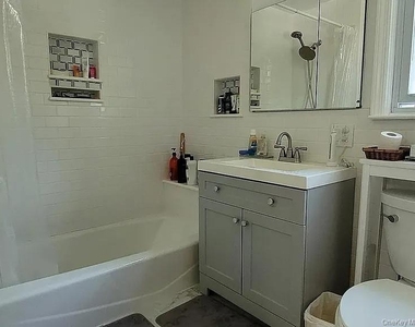 182 Lowell Avenue - Photo Thumbnail 11