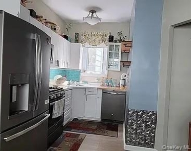 182 Lowell Avenue - Photo Thumbnail 4