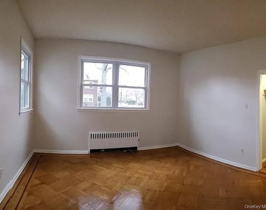 182 Lowell Avenue - Photo Thumbnail 9
