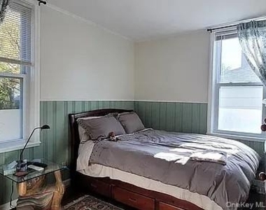 182 Lowell Avenue - Photo Thumbnail 8