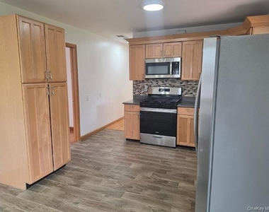 11 Manhattan Place - Photo Thumbnail 5