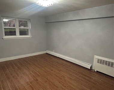 137 Woodlawn Avenue - Photo Thumbnail 1