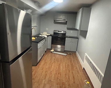 137 Woodlawn Avenue - Photo Thumbnail 3