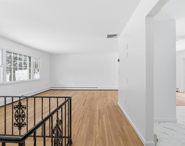 1618 Morningview Drive - Photo Thumbnail 2
