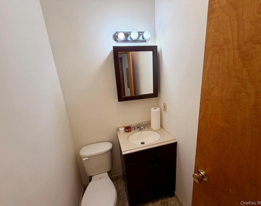 110 Baron De Hirsch Road - Photo Thumbnail 8