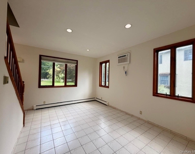 110 Baron De Hirsch Road - Photo Thumbnail 3