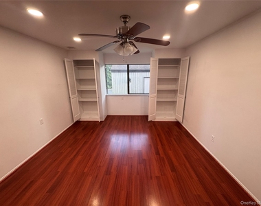 20 Strathmore Gate Drive - Photo Thumbnail 5