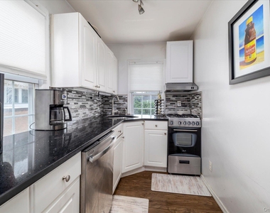66 Reid Avenue - Photo Thumbnail 3