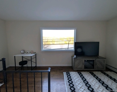 580 Lakes Road - Photo Thumbnail 5