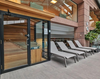 4 Martine Avenue - Photo Thumbnail 14