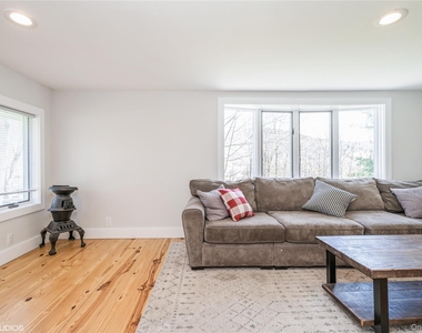 1392 Kings Highway - Photo Thumbnail 3