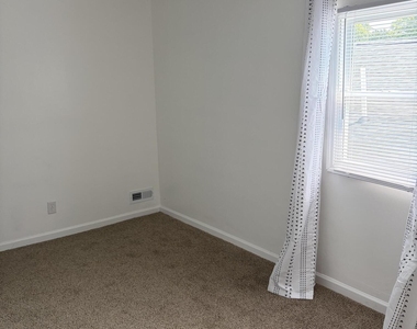 905 Balltown Road - Photo Thumbnail 12