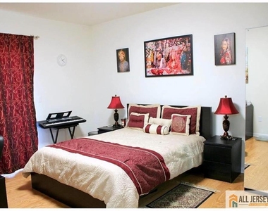 544 E Celebration Way - Photo Thumbnail 9