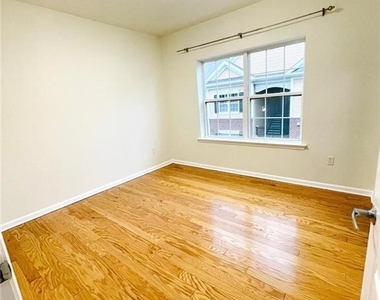 544 E Celebration Way - Photo Thumbnail 10