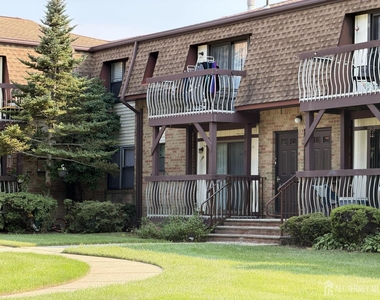 1105 N Oaks Boulevard - Photo Thumbnail 1