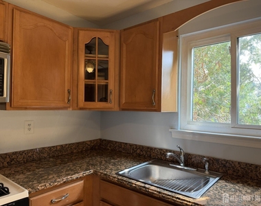 1105 N Oaks Boulevard - Photo Thumbnail 9