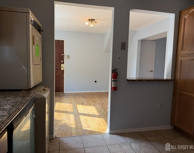 1105 N Oaks Boulevard - Photo Thumbnail 5