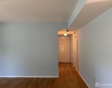 1105 N Oaks Boulevard - Photo Thumbnail 14