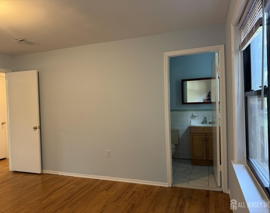1105 N Oaks Boulevard - Photo Thumbnail 15