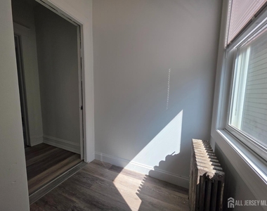 226 French Street - Photo Thumbnail 3
