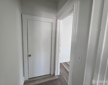 226 French Street - Photo Thumbnail 5