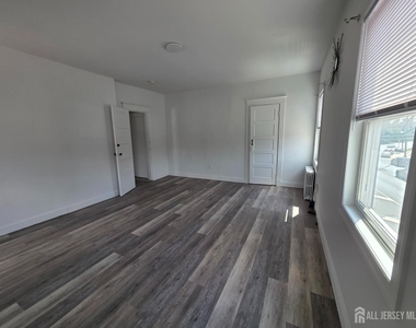 226 French Street - Photo Thumbnail 8