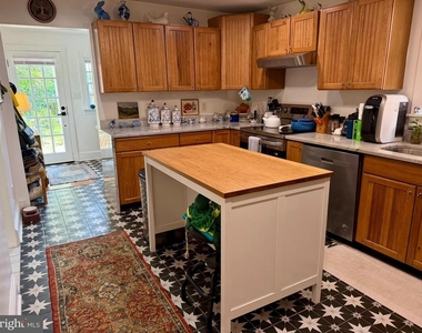 122 Washington Street N - Photo Thumbnail 6
