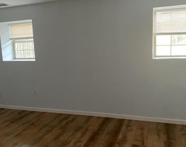 14919 Enterprise Lane - Photo Thumbnail 4