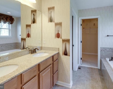 12760 Manor Hall Court - Photo Thumbnail 27