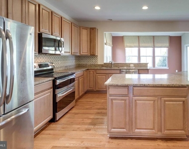 12760 Manor Hall Court - Photo Thumbnail 9
