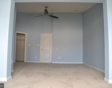 21958 Windy Oaks Square - Photo Thumbnail 13
