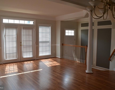 21958 Windy Oaks Square - Photo Thumbnail 2