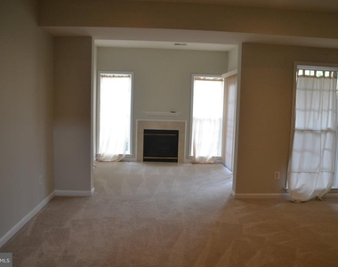 21958 Windy Oaks Square - Photo Thumbnail 10