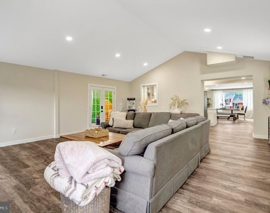 5410 Montgomery Street - Photo Thumbnail 21