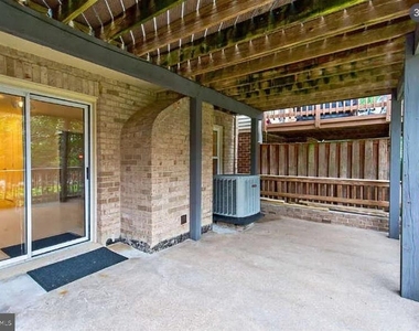 7427 Salford Court - Photo Thumbnail 37