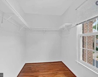 7427 Salford Court - Photo Thumbnail 25
