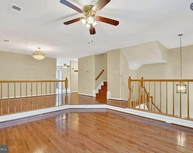 7427 Salford Court - Photo Thumbnail 6