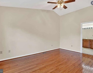 7427 Salford Court - Photo Thumbnail 22