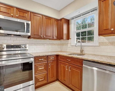 7427 Salford Court - Photo Thumbnail 14
