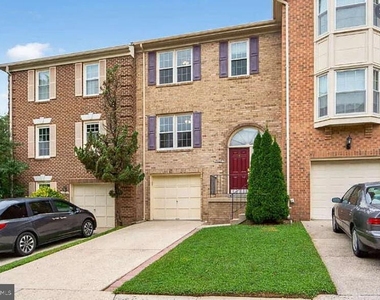 7427 Salford Court - Photo Thumbnail 1