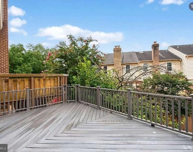 7427 Salford Court - Photo Thumbnail 17