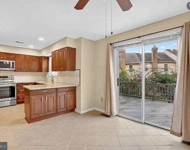 7427 Salford Court - Photo Thumbnail 11