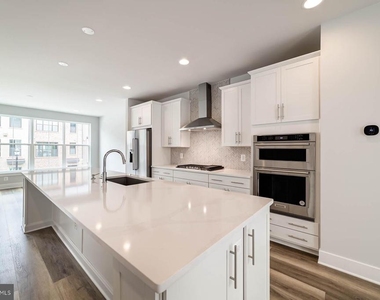 6227 Almerico Place - Photo Thumbnail 10