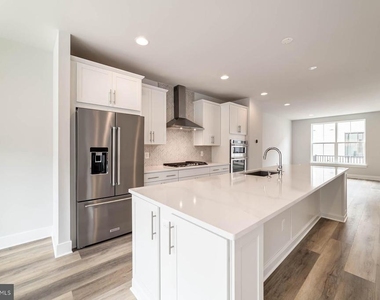 6227 Almerico Place - Photo Thumbnail 12
