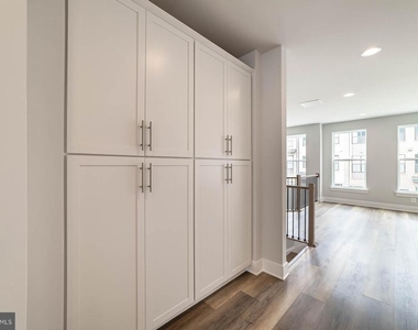 6227 Almerico Place - Photo Thumbnail 11