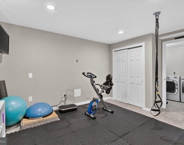 7331 Rolling Oak Lane - Photo Thumbnail 23